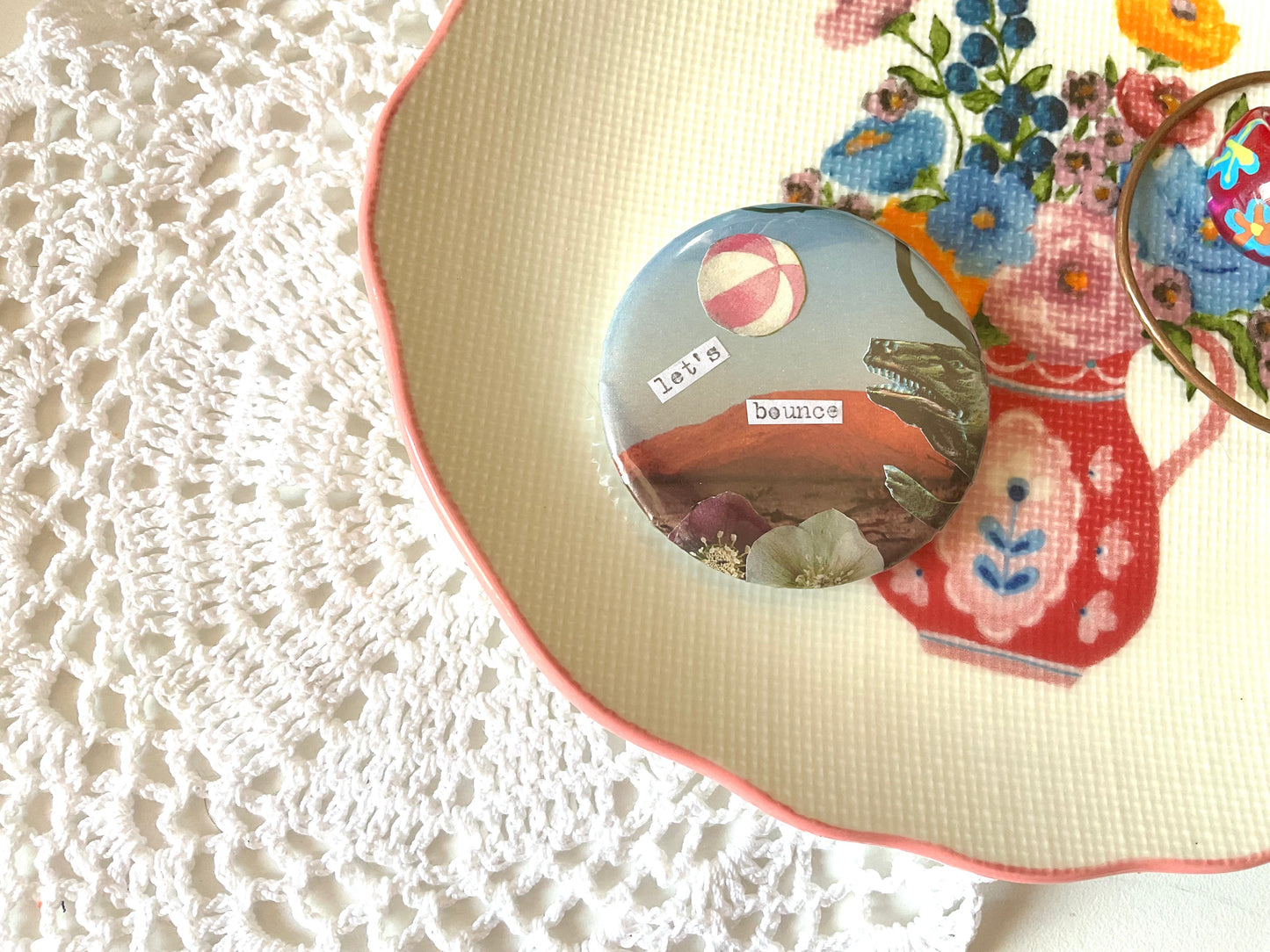 Dino Bouncer badge large